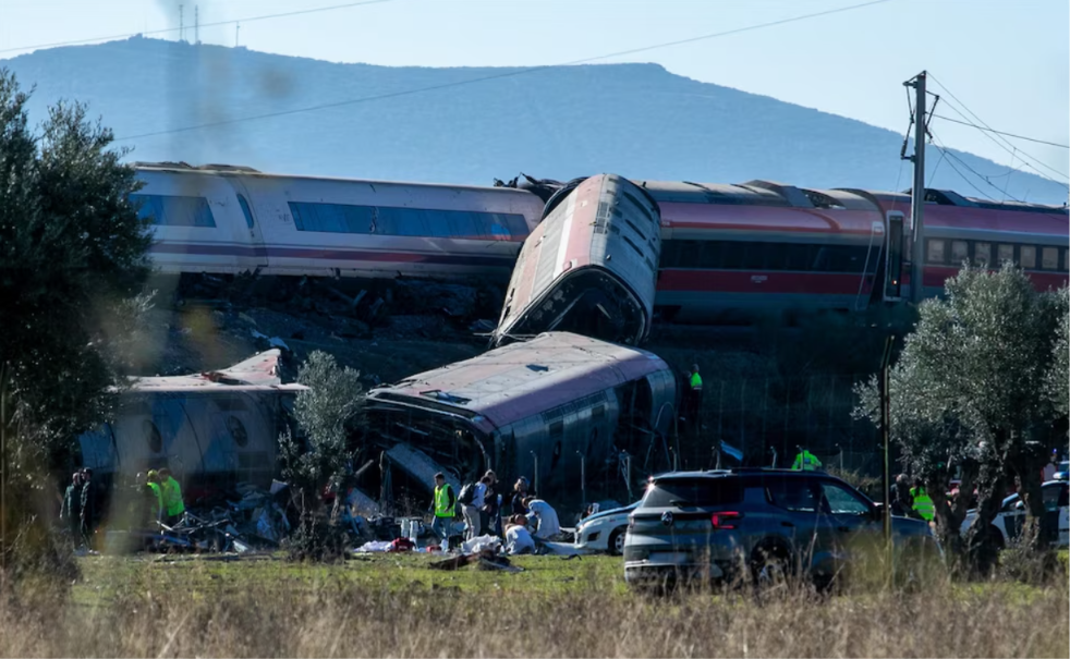 Así ha sido el accidente de tren en Toledo: un AVE Renfe que sale de Atocha a las 8 de la mañana y una hora más tarde choca con un Iryo Así ha sido el accidente de tren en Toledo: un AVE Renfe que sale de Atocha a las 8 de la mañana y una hora más tarde choca con un Iryo