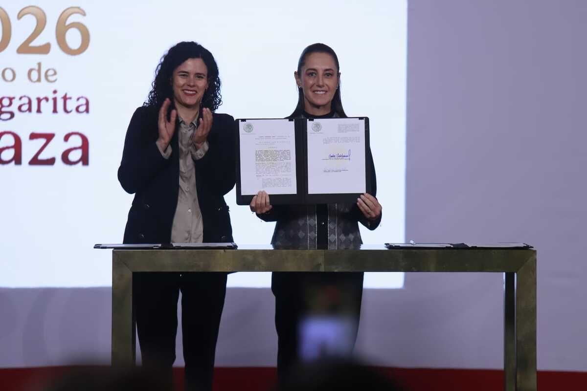 Sheinbaum firma decreto para prohibir doble nacionalidad a la presidencia de México Sheinbaum firma decreto para prohibir doble nacionalidad a la presidencia de México